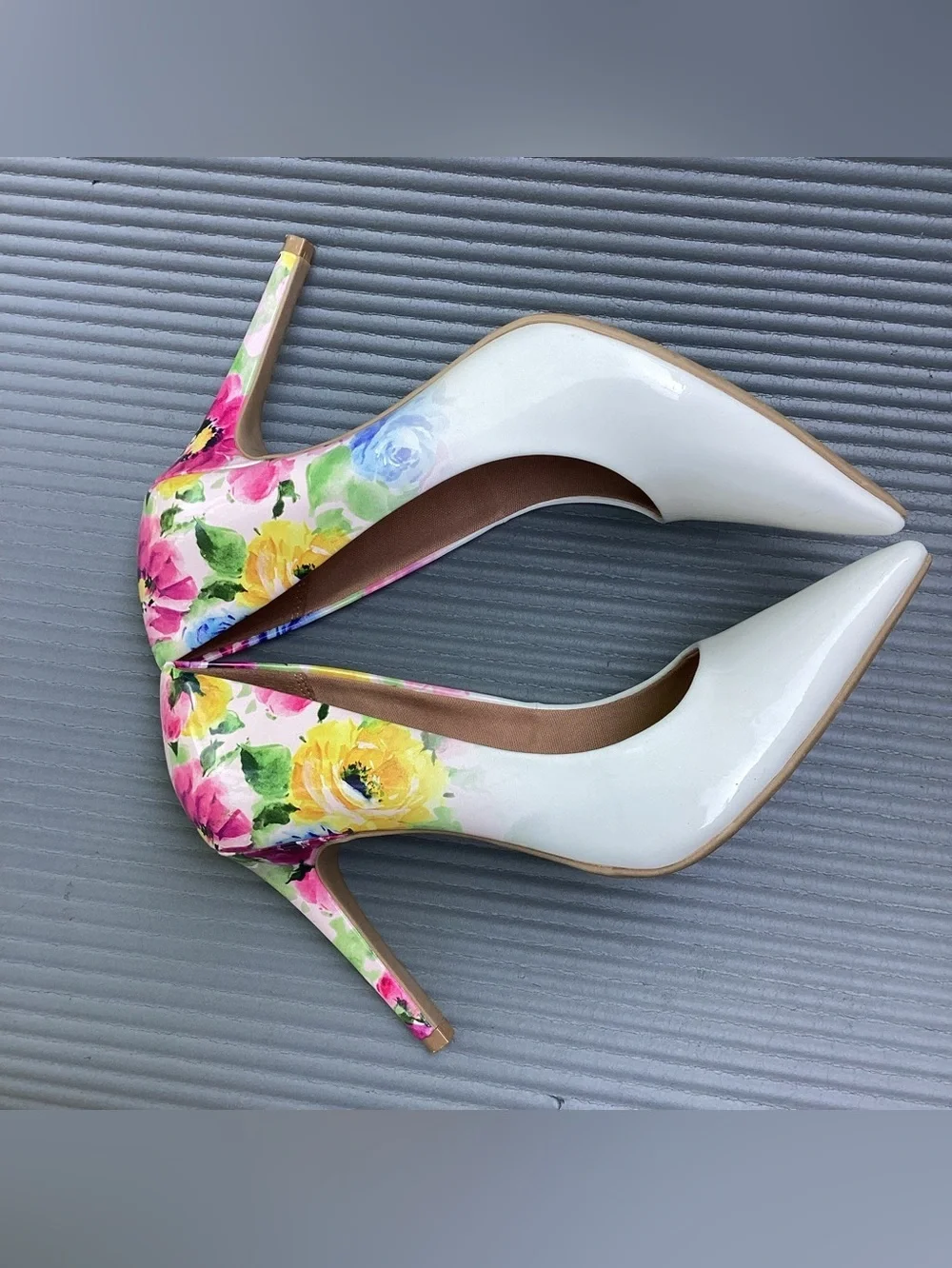 Christian Siriano White Floral Patent Pointed-Toe Pumps